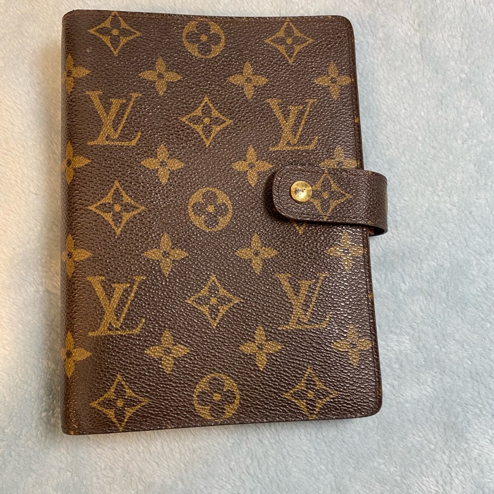 Louis Vuitton medium Agenda cover